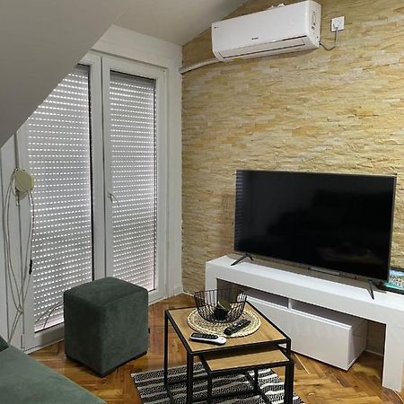 Stan Centar Ns Apartment โนวีซาด ภายนอก รูปภาพ